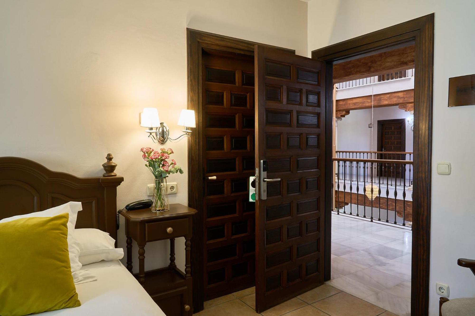 Hotel Maria De Molina 3*