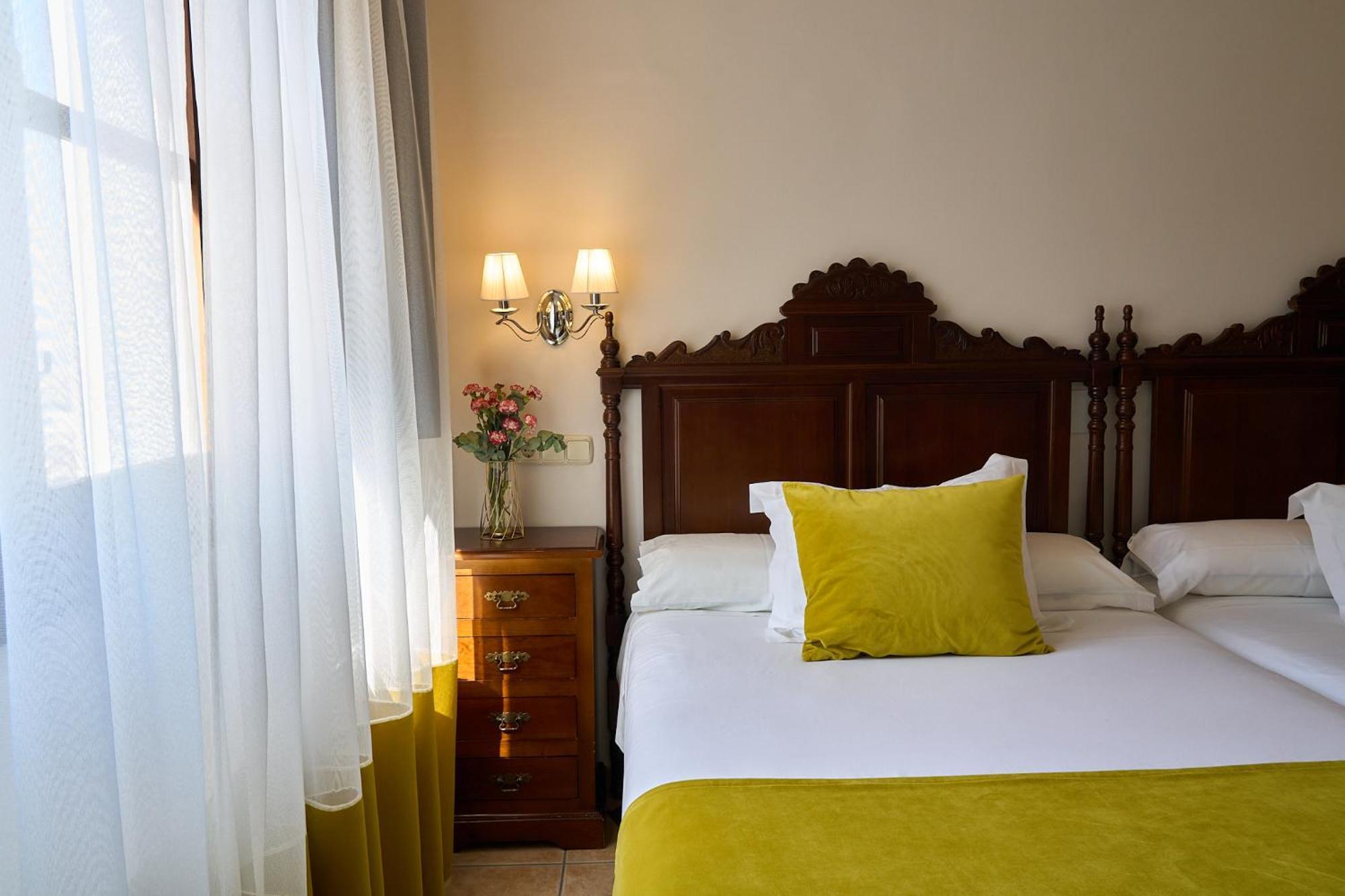 Hotel Maria De Molina 3*